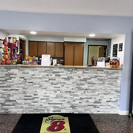 Super 8 By Wyndham Imlay City-2