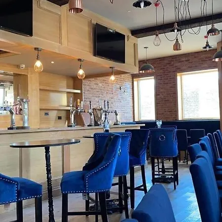 The Royal Crest Hotel & Bar By Oyo-3