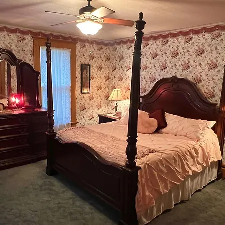 Market St Manor Bed And Breakfast-3