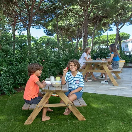 Aparthotel Las Palmeras Castelldefels-3