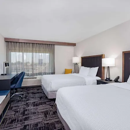 Laquinta Suites By Wyndham South Bend Notre Dame Area-3