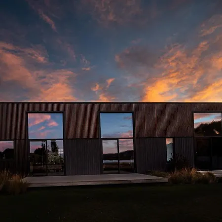 Pisa House Lakefront Boutique B&B-2
