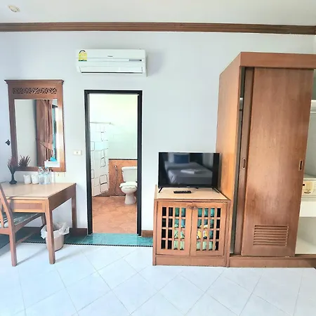 Sea Front Home Hotel - Patong Beach-3