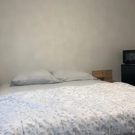 Bright Queen Room Close To Sheridan College And Airport-3