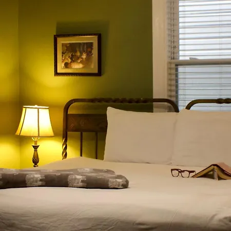Carisbrooke Inn Bed & Breakfast-3
