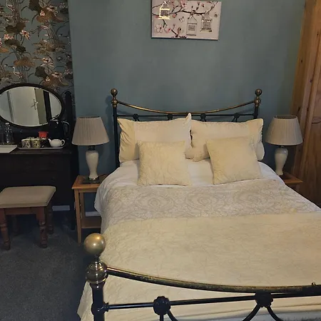 Mostyn House-3
