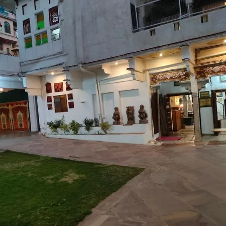 Haveli Braj Bhushanjee Heritage Hotel And Museum-2