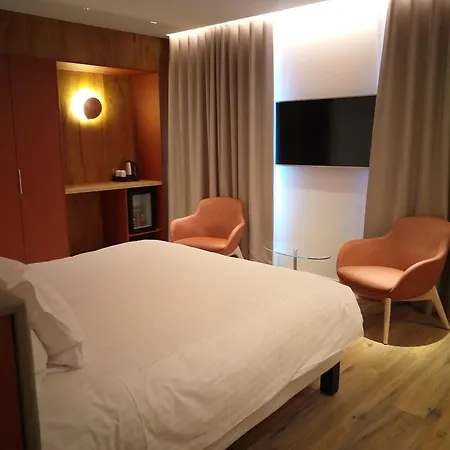 Logis Hotel Le Parc & Spa-3