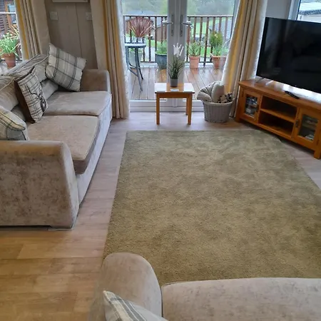 Luxury Timber Pet Friendly Lodge With Private Hot Tub 2 To 6 Guests, Outstanding Views Nr Paignton-3