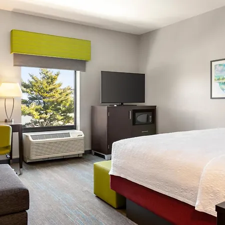 Hampton Inn & Suites York South-2