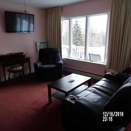 Longhouse Manor B&B-2