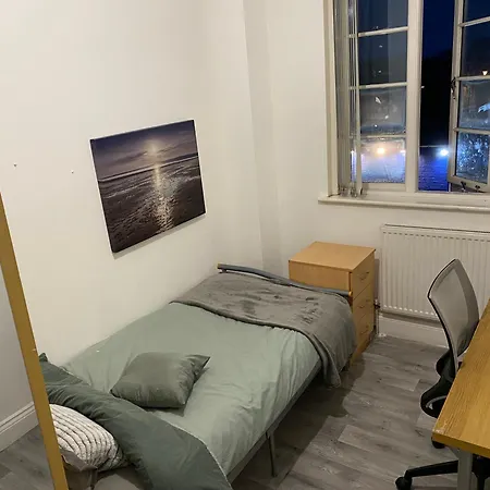 Single Room In Cv1 Fargo Village Room With Shared Bathroom-2