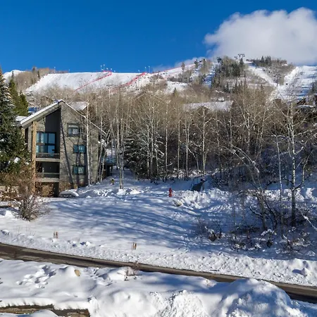 Bear Claw 102 - Ski-In Ski-Out Condo!-3