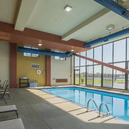 Red Roof Inn & Suites Cleveland - Elyria-3