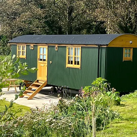 Beacon Country House & Luxury Shepherd Huts-2