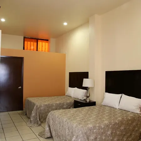 Hotel Plaza Bernal-3