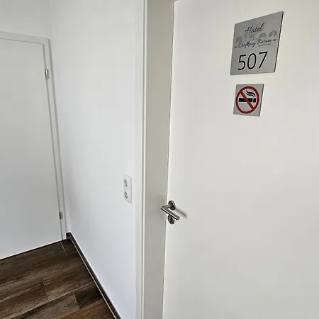 Hotel Dorfkrug Büsum - günstige Altbauzimmer Am Oland-2