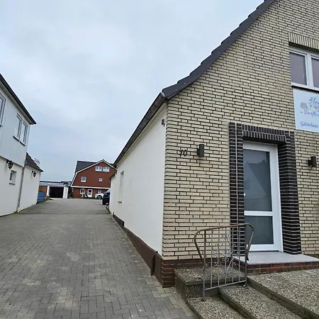Hotel Dorfkrug Büsum - günstige Altbauzimmer Am Oland-3