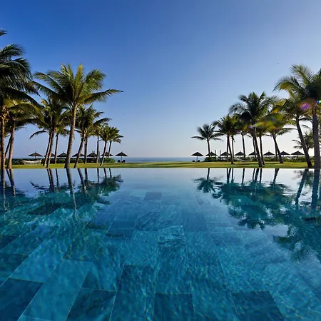 Wyndham Royal Beachfront Resort & Spa Hoi An Danang-3