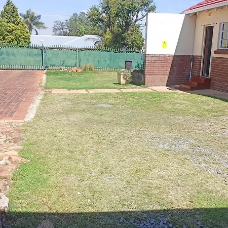 Jolly'S Park Guest House-2