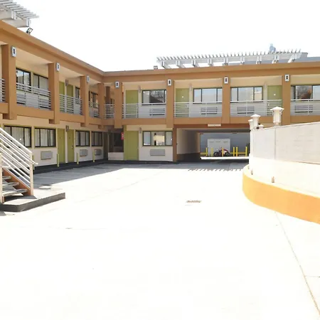 Civic Center Motor Inn-3