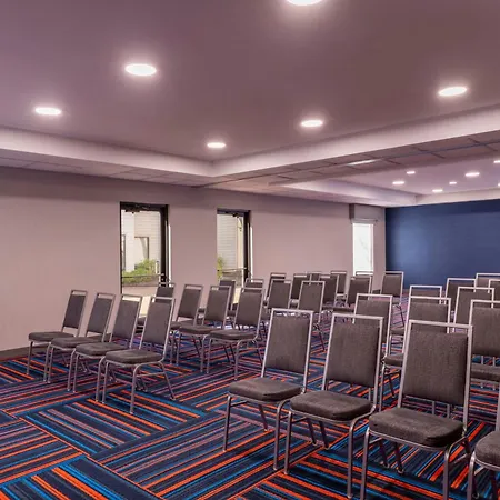 Hampton Inn & Suites St. Louis-Chesterfield-2