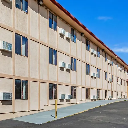 Econo Lodge-3