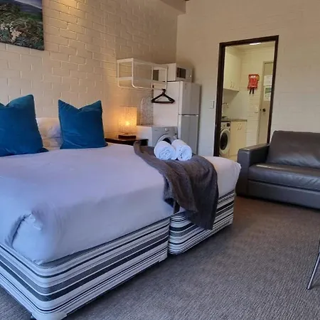 Cedarwood Apartments-3
