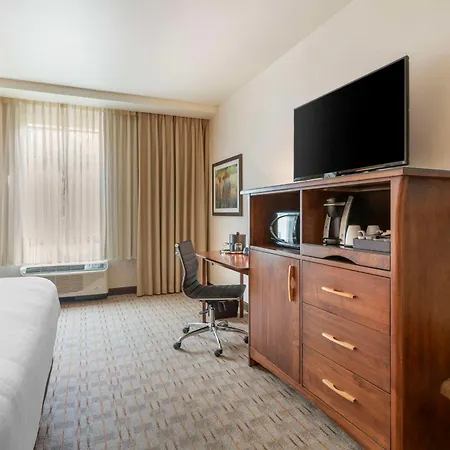 Best Western Premier Boulder Falls Inn-3