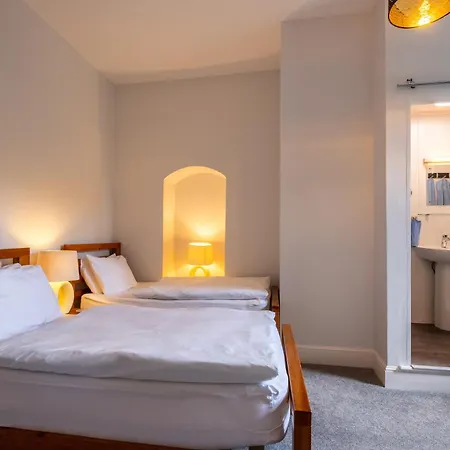Cosy Wolf Bed & Breakfast-2