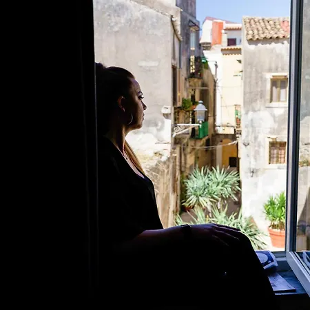 Ortigia Boutique Suites-3