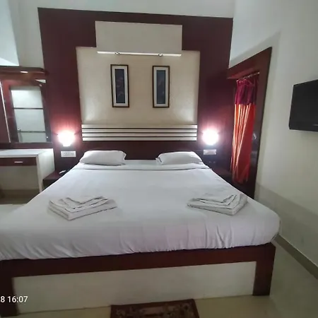Hotel Gajapati: Beachfront Retreat with Sea Views and Temple Proximity-2