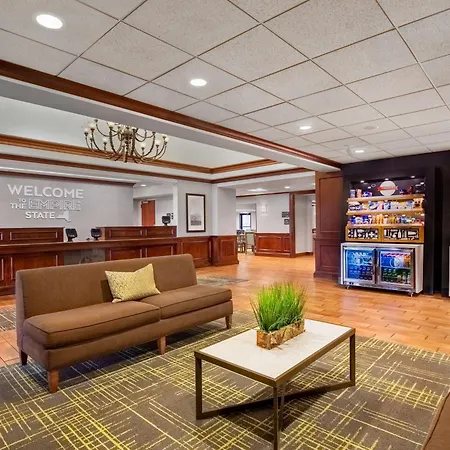 Hampton Inn Long Island-Brookhaven-3