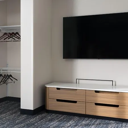 Fairfield By Marriott Inn & Suites Fresno Riverpark-3