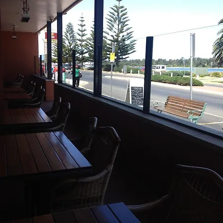 The Central Hotel Motel Lakes Entrance-2