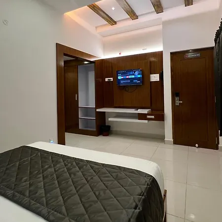 Le Hotel Host-2