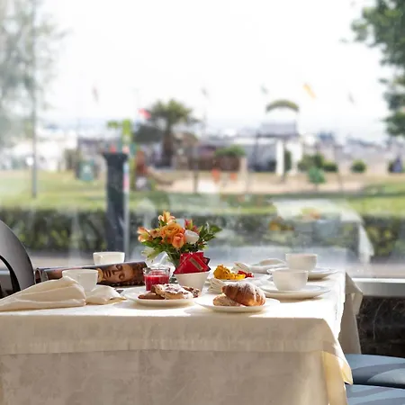 Hotel Mondial-3