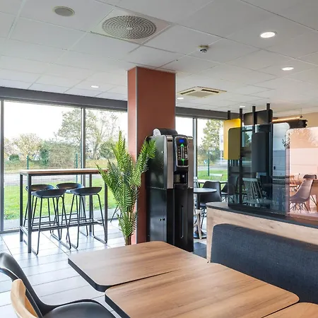 B&B Hotel Laval Ouest-3