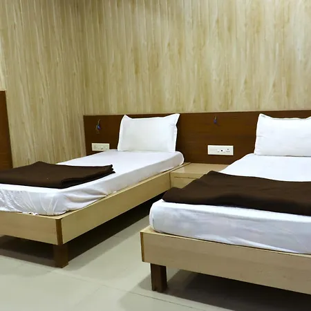 Hotel Midtown Inn 5 Min Walking Distance From Trimbakeshwar Temple-3