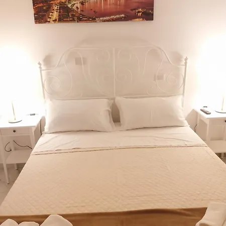 Quartieri Spagnoli Rooms-3