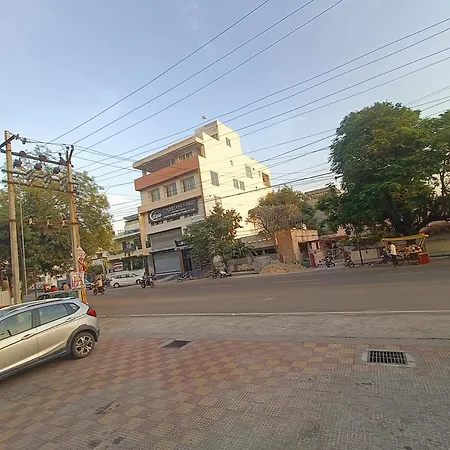 Hotel Lavish Inn-2