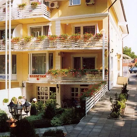 Apartman Bella Hotel-3