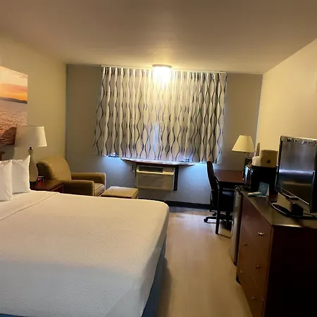 Days Inn & Suites By Wyndham Stevens Point-3