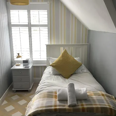 Camelot Guest House-2