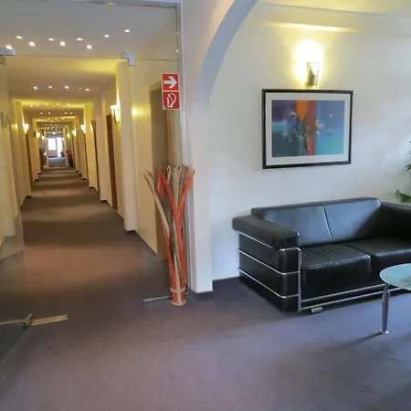 Hotel Merkur Garni-2