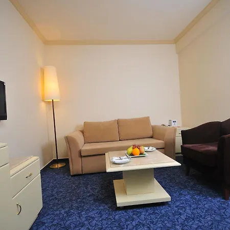 Class Hotel-2