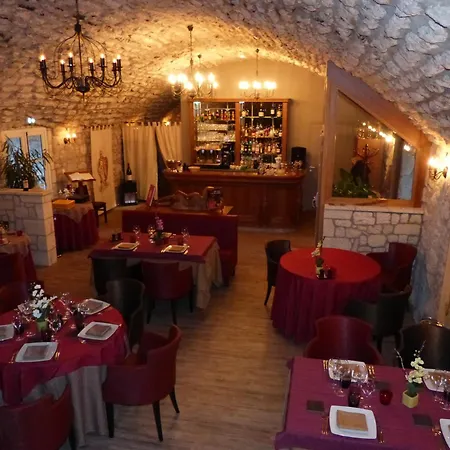 Hotel Le Relais Louis XI-2