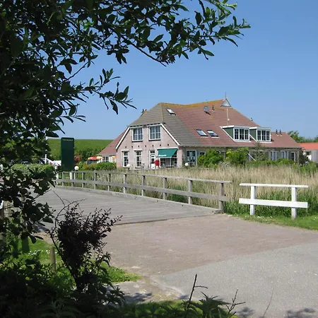 Bed And Breakfast De Zeehoeve-3