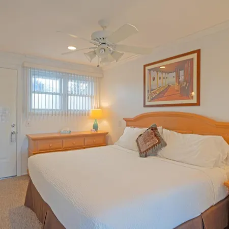 East Hampton House Resort-2
