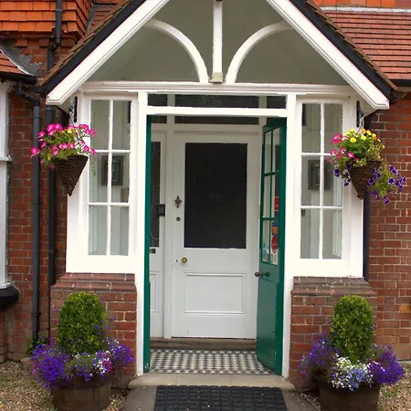 Gatwick Turret Guest House-2